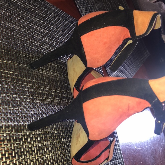 Prwnd Zara basic stiletto suede peach light orange and black sz 8.Heel 4.5 “ - Picture 5 of 9